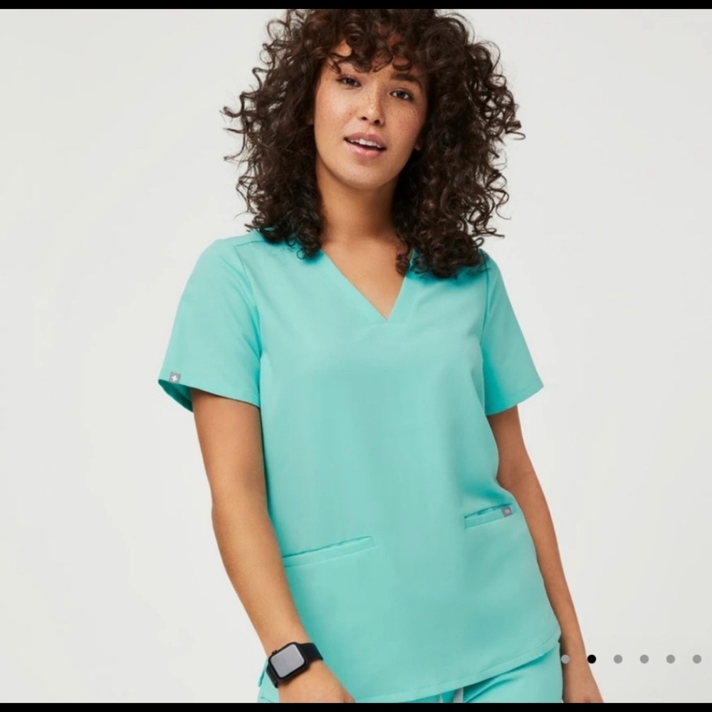 NWT Figs FRESH AQUA LIMITED EDITION Size XL